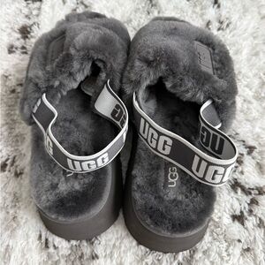 ☑️UGG FLUFF YEAH SLIDES☑️